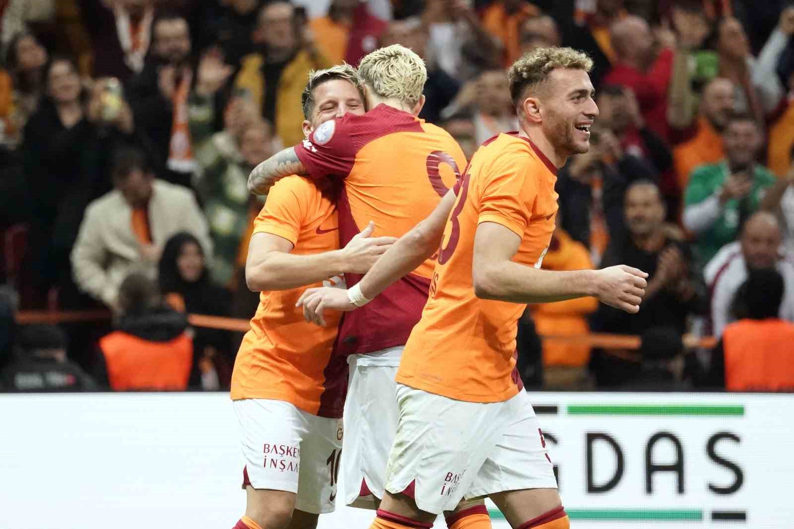 Galatasaray, Alanyaspor'u 4-0'la Geçti!